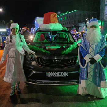 Шествие Дедов Морозов и Снегурочек